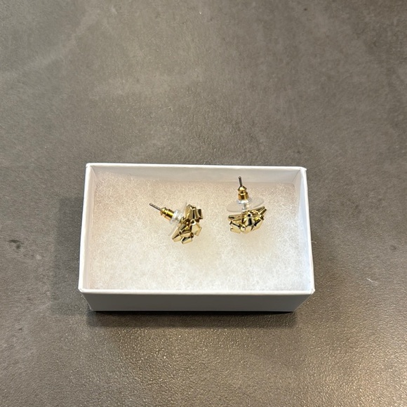 Gold Starburst Stud Earrings Jewelry - Picture 2 of 2